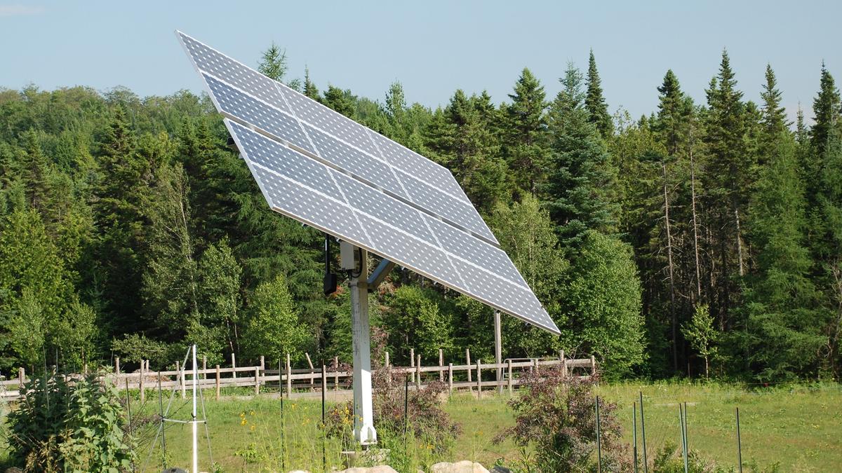 Panneaux solaires: support fixe ou pivotant?