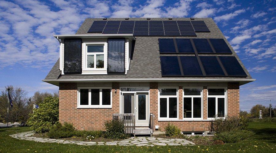 Maison avec panneaux solaires