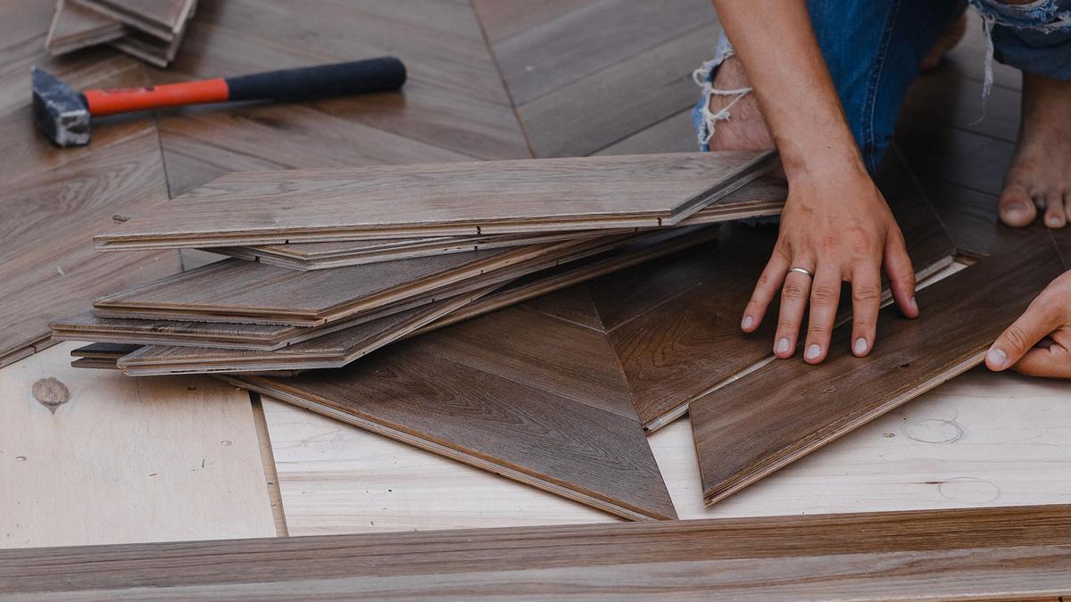 Planchers : matériaux à éviter, moquette, plancher flottant, COV