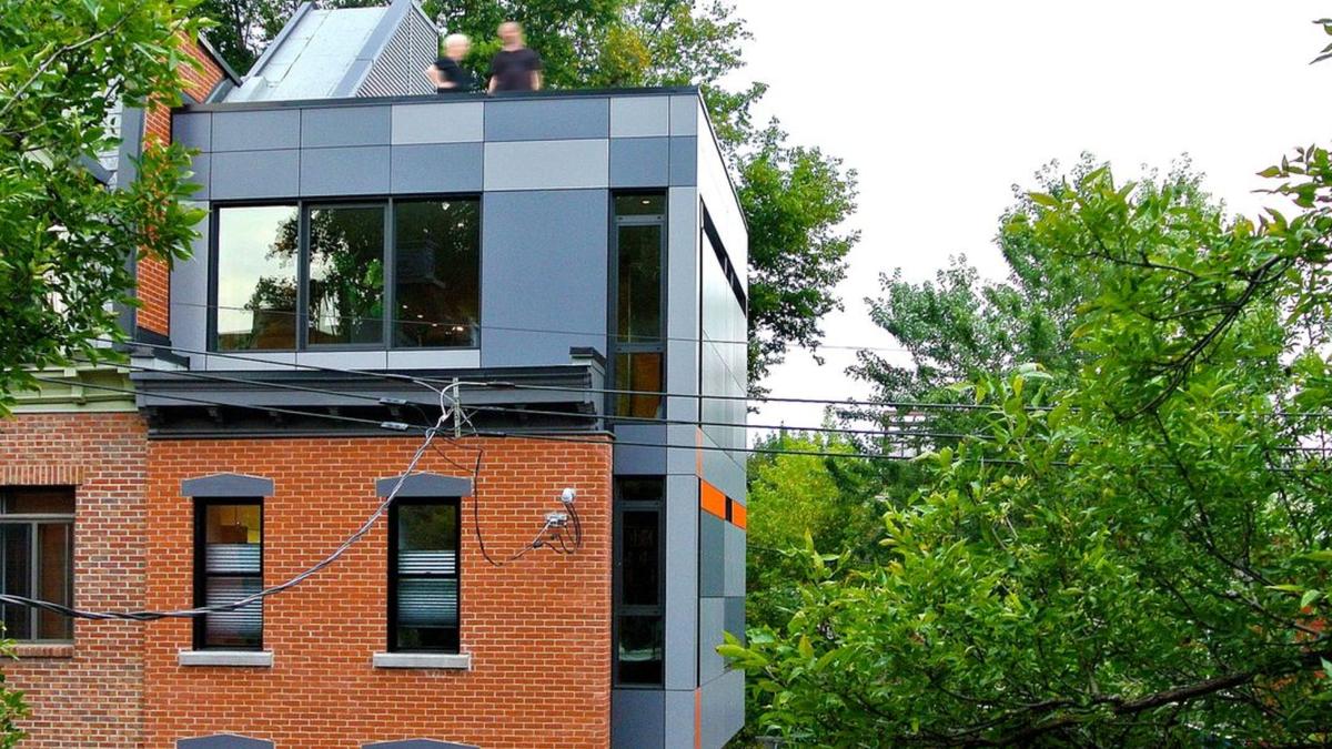 Agrandissement avec l'ajout d'un étage au bâtiment