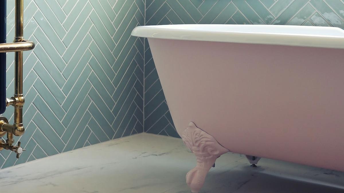 Vieux bain sur pattes