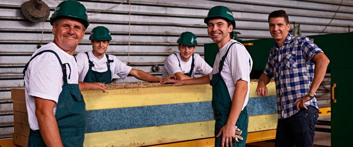 Des panneaux préfabriqués de paille