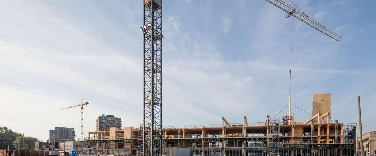 Vidéo en accéléré de la construction d'un bâtiment moyenne hauteur en bois