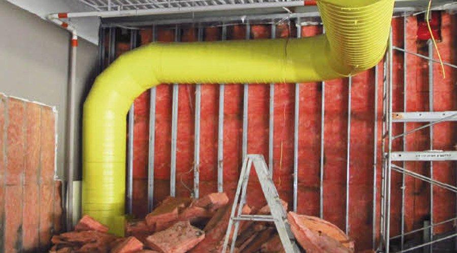 Le chantier de "déconstruction sélective", boulevard Pie-IX à Montréal