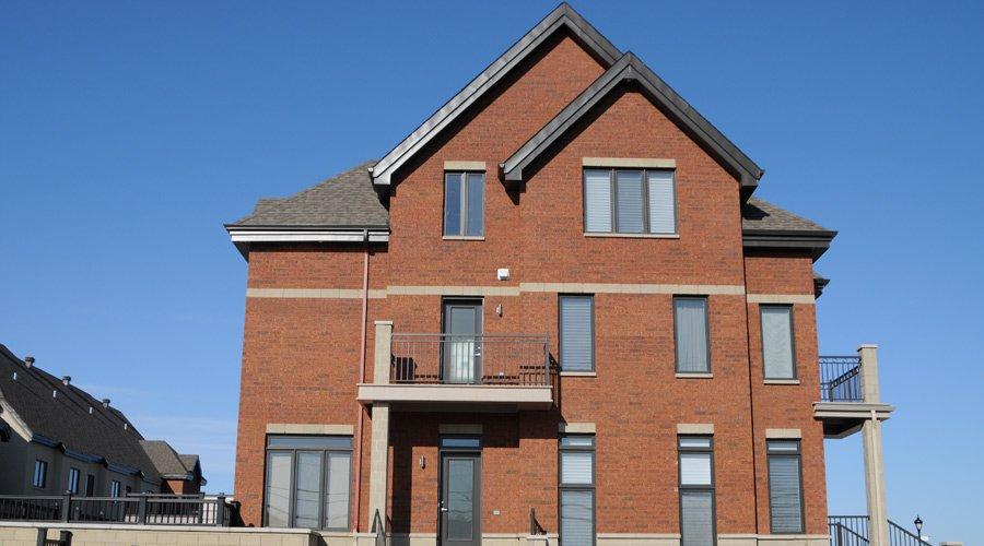 Maison neuve dans le faubourg Boisbriand, un quartier LEED, Céline Lec