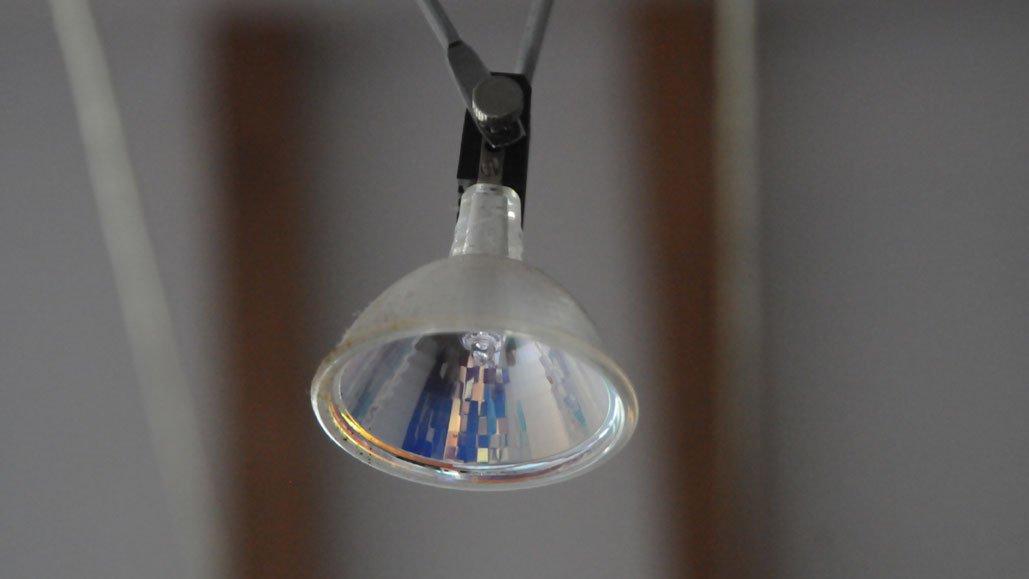 Ampoule à incandescence halogène
