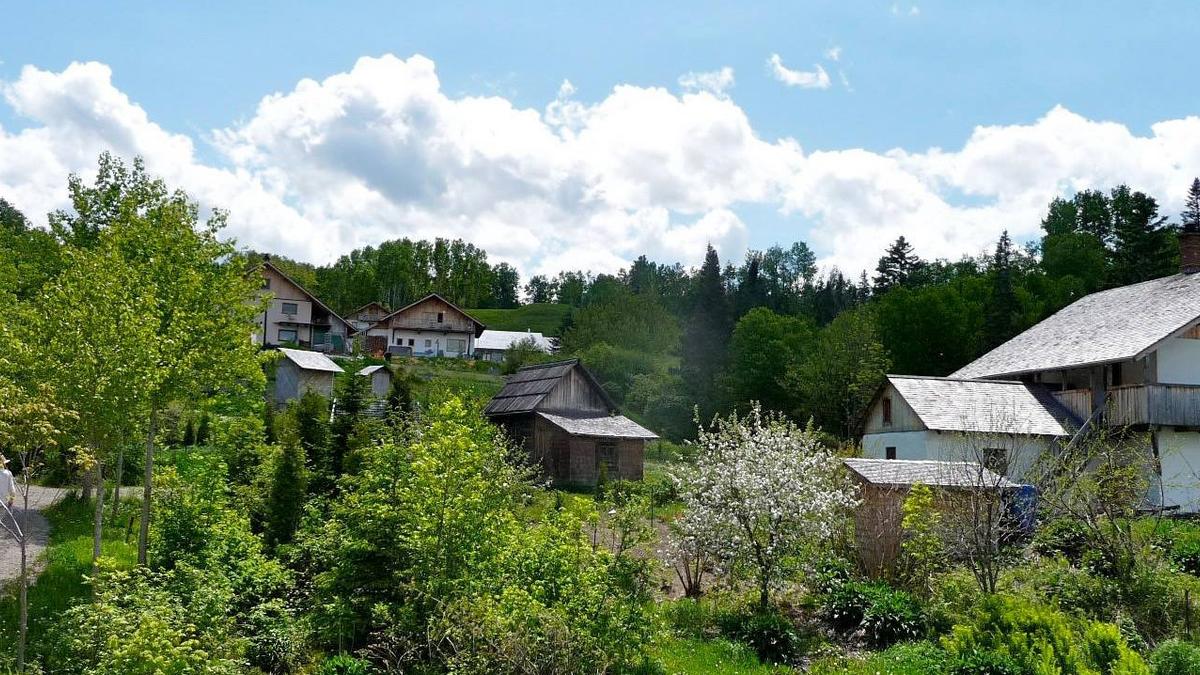 L'Écohameau de la Baie, perché au-dessus du fjord du Saguenay.