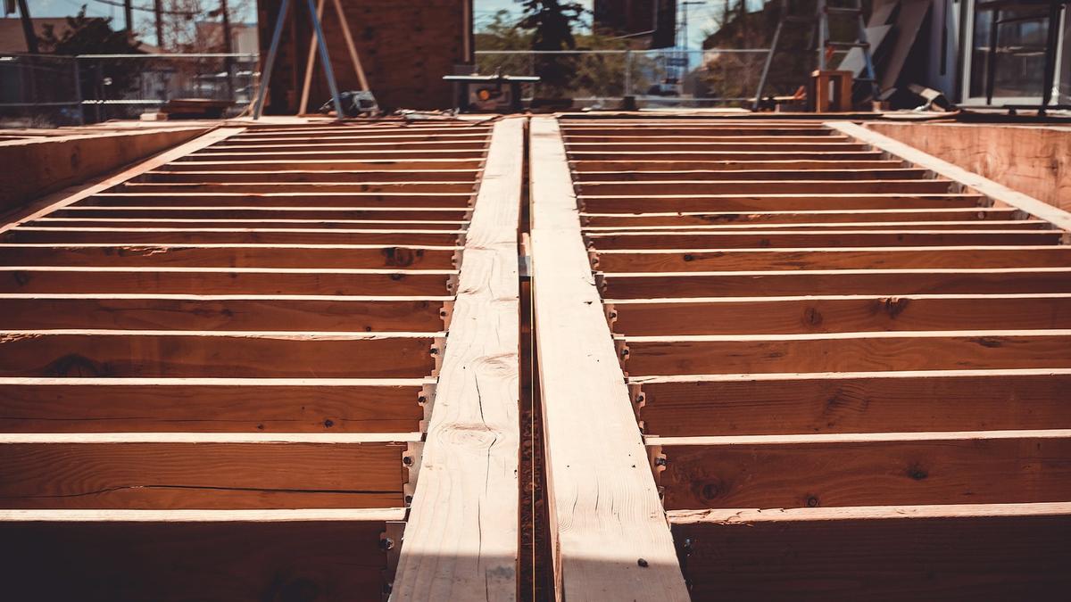 Avantages d’utiliser du bois en construction et les limites au Québec
