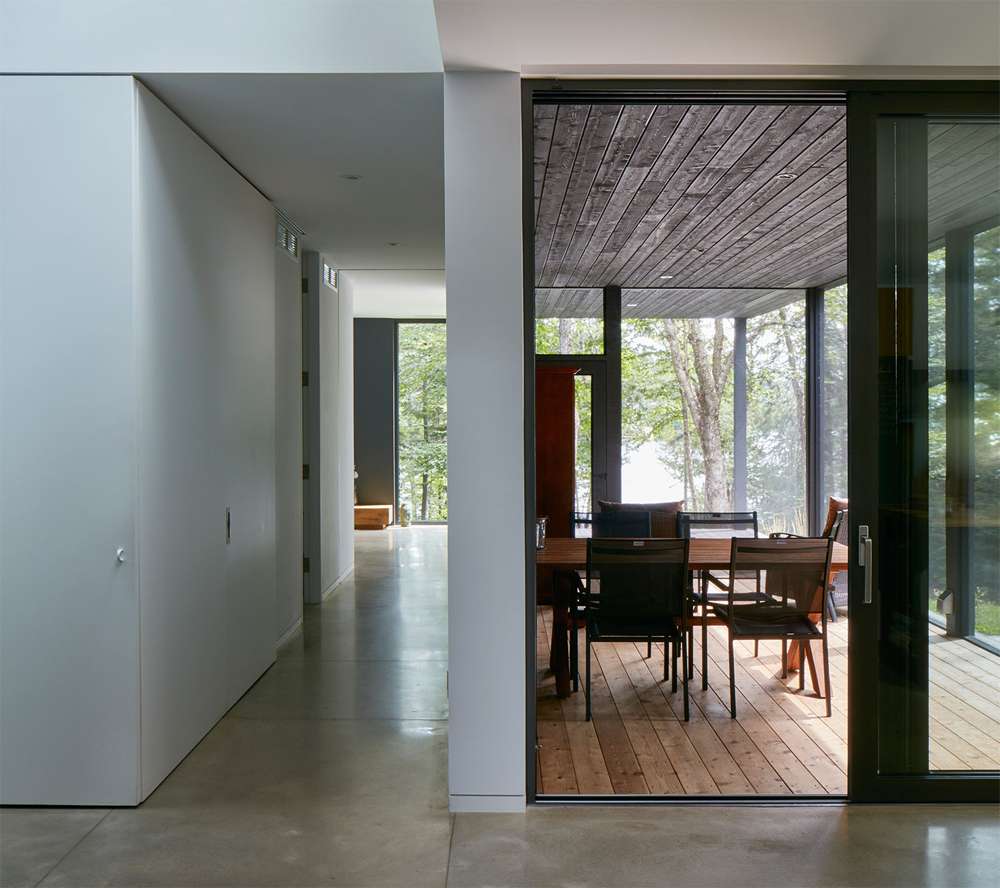 Chalet Grenier, Architectes: Paul Bernier, Alexandre Bernier et Alexandra Bolen. Photo: James Brittain