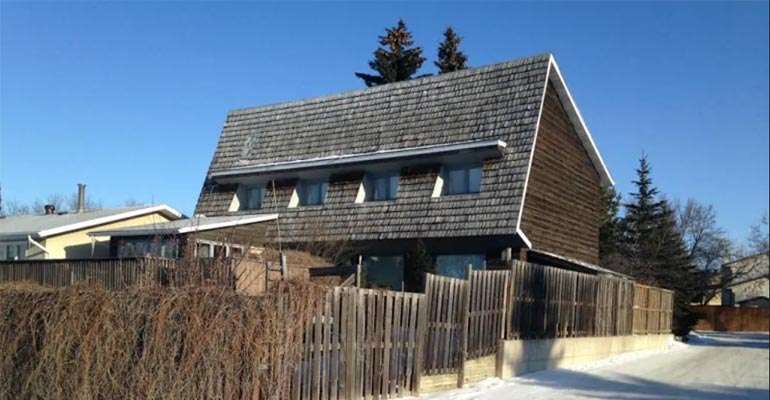 La première maison passive au monde a été construite en 1977 au Saskatchewan. La Conservation House existe toujours aujourd'hui.