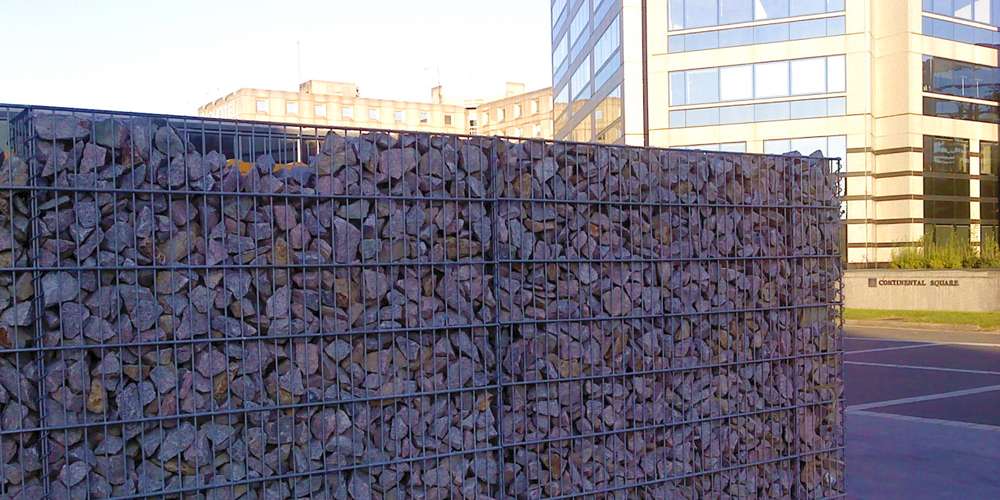 Mur de gabion utilisé comme mobilier urbain