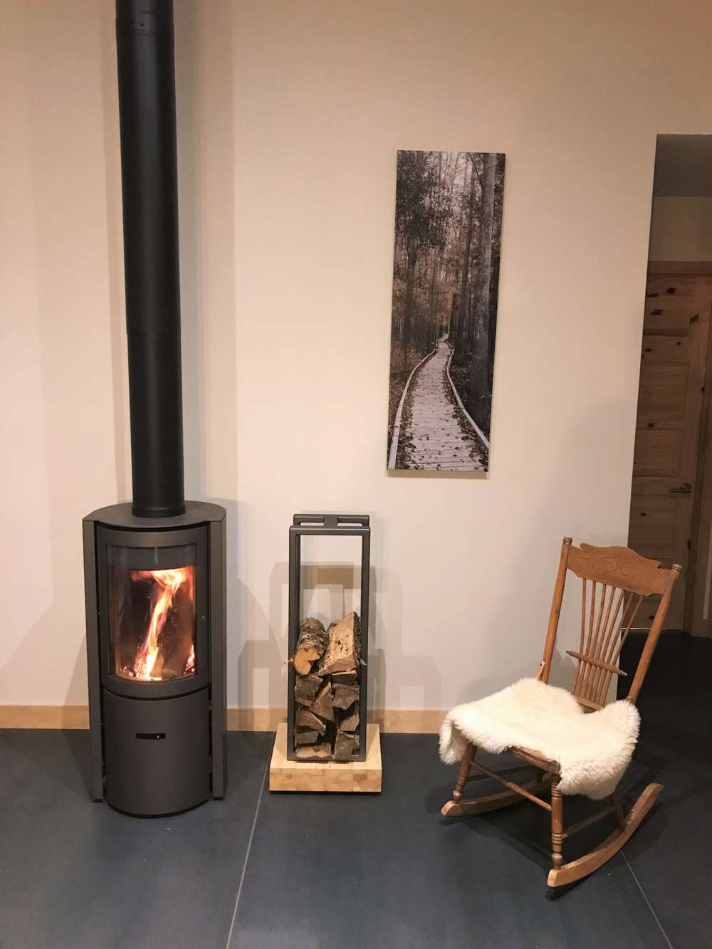 Un poêle à bois pour chauffer la maison