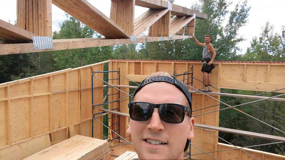 autoconstruction de la maison: fermes de plancher