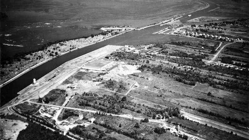 le creusement de la Voie maritime en 1959 a littéralement scindé le territoire de Ste-Catherine