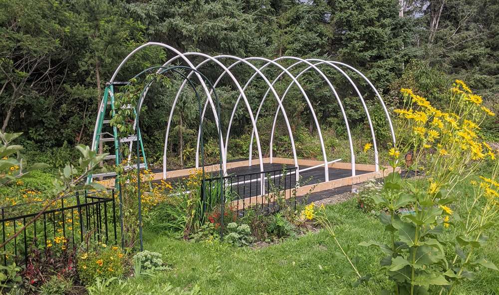 Construire une serre super productive, matériaux pas chers