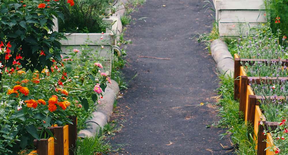 Allée en poussière de roche pour aménagement extérieur