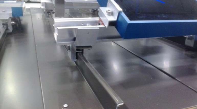 Des solutions innovantes de fixation PV pour les toits plats métalliques