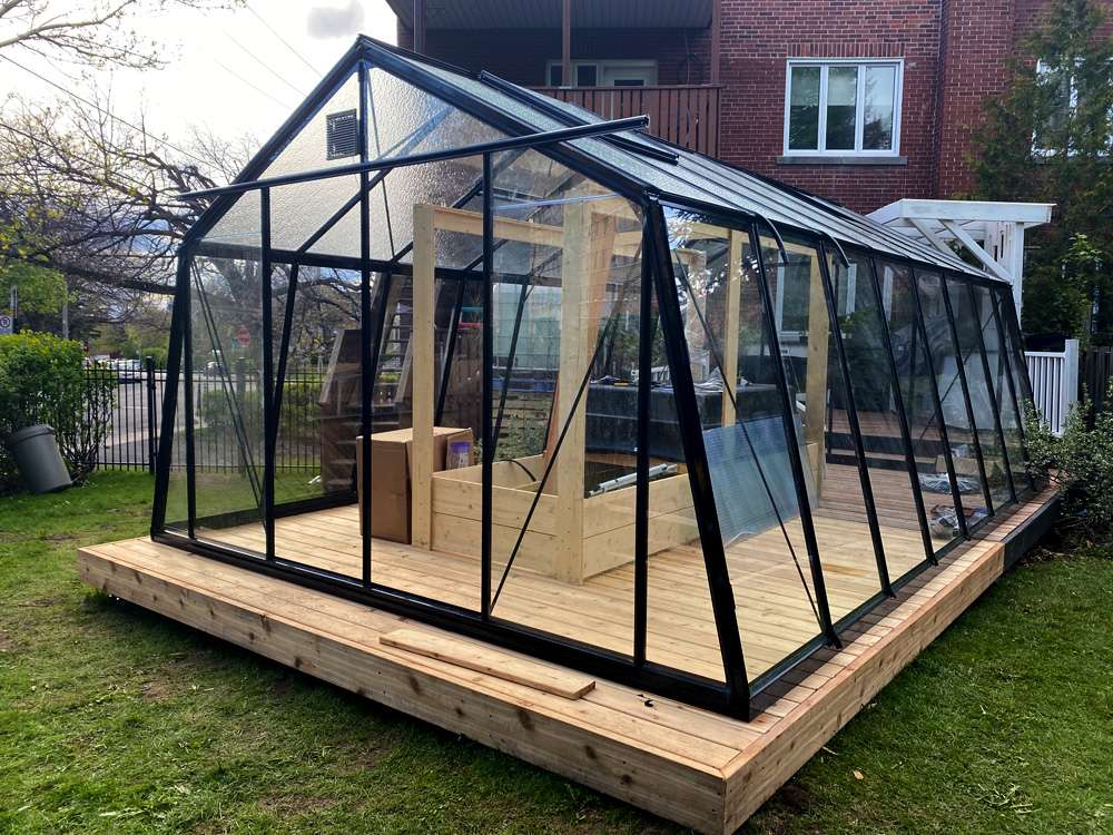Construction d'une serre en verre structure en aluminium
