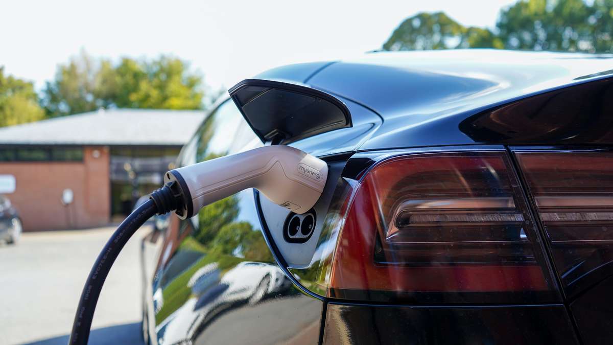 voiture électrique en chargement