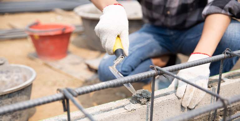 Une fois concassé, le béton peut servir à la construction de nouvelles infrastructures