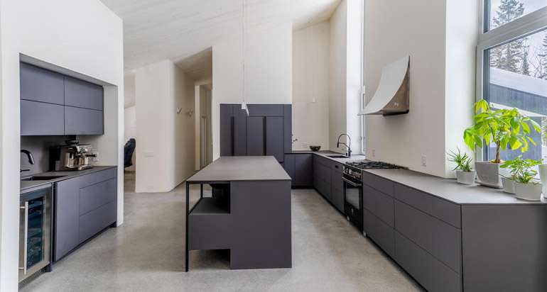 Materiaux sains, dalle de béton chauffante, liège dans la maison LEED Platine