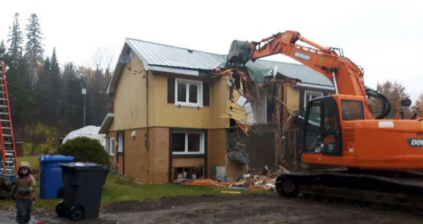 La démolition de la maison contaminée