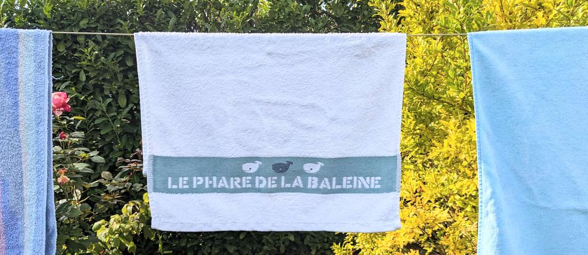 Laver les vêtements à l'eau froide permet d'économiser de l'énergie et de prolonger la durée de vie des textiles. 