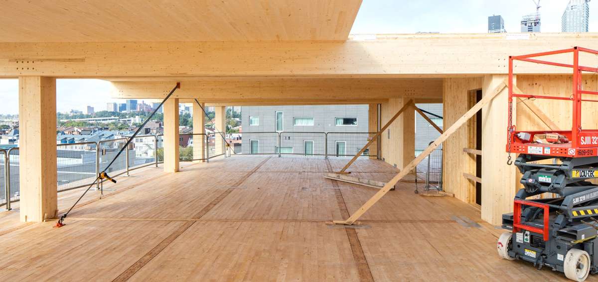 La construction des immeubles de moyenne hauteur en bois et CLT au Québec