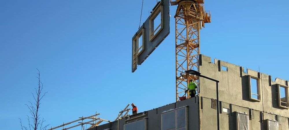 assemblage d'un bâtiment en panneaux