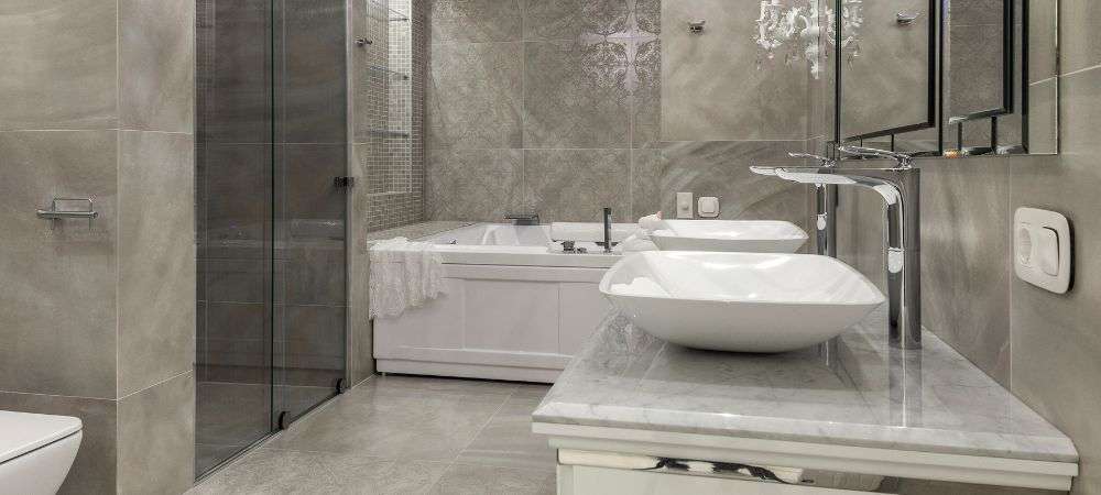 salle de bain en céramique