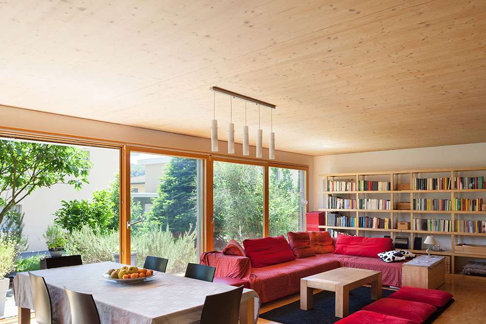 plafond en panneau de contreplaqué