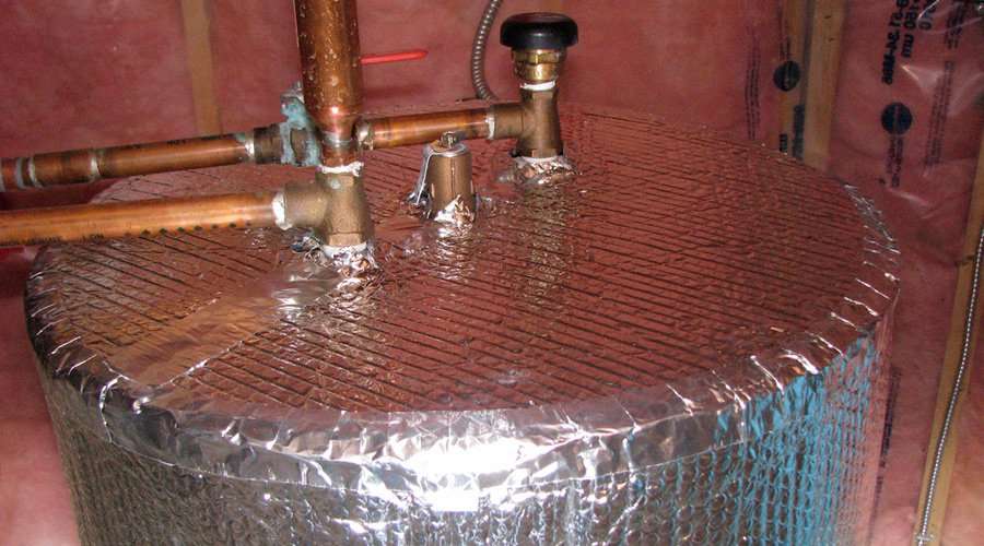 chauffe-eau recouvert d'isolant