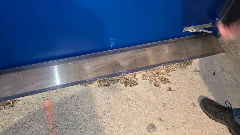 infiltration mineure d'eau sous la porte