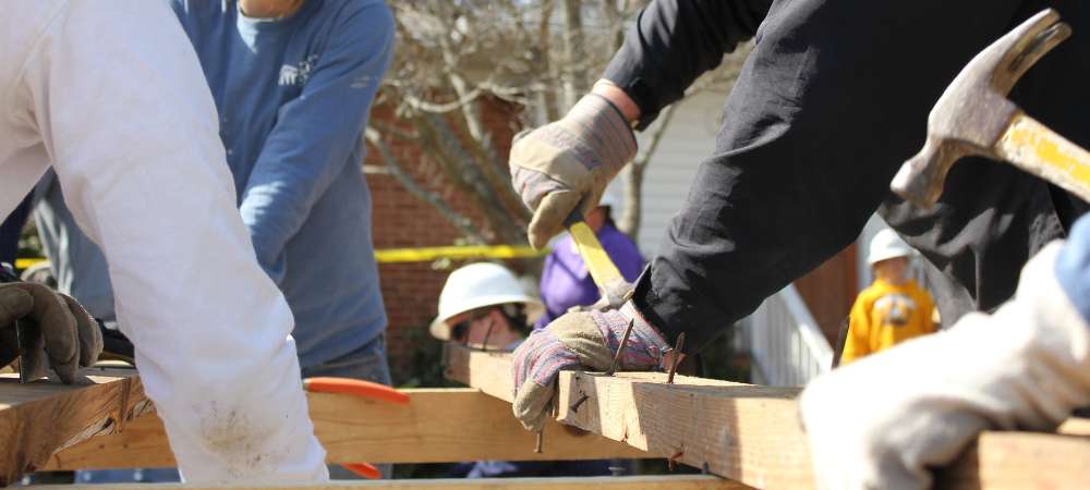 Bois sur chantier de contruction