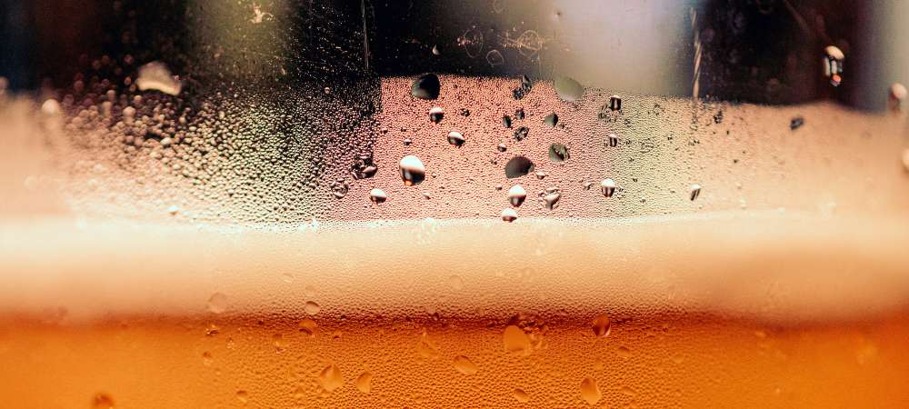 Condensation sur un verre de bière