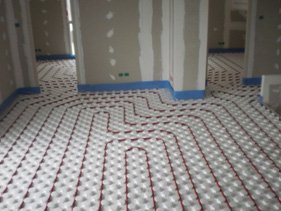 Serpentin de chauffage avant pose du plancher