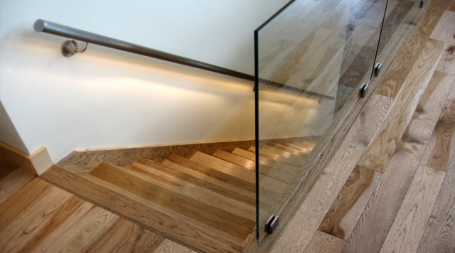 L'Heure Bleue LEED V4 Platine: escaliers en bois