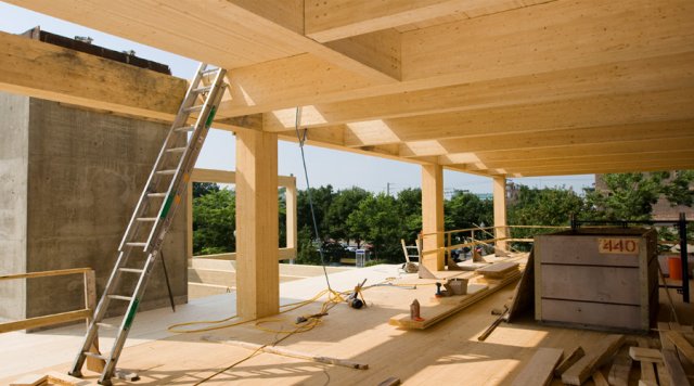La structure de bâtiment en bois