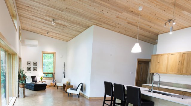 Plafond de bois récupéré