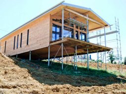 Maison sur pieux, contexte terrain forte pente