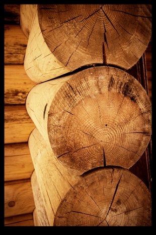 Mur en bois massif