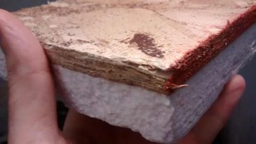 Panneau d'OSB et de polystyrène laminés